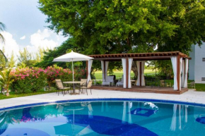  Las Gaviotas Hotel & Suites  Канку́н 